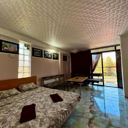 Smile Guesthouse Тбилиси Экстерьер фото