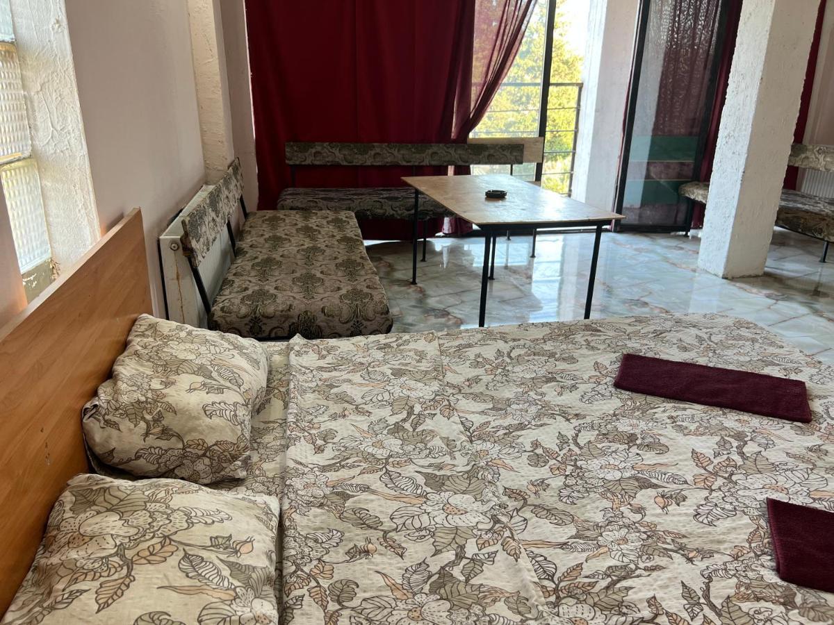 Smile Guesthouse Тбилиси Экстерьер фото