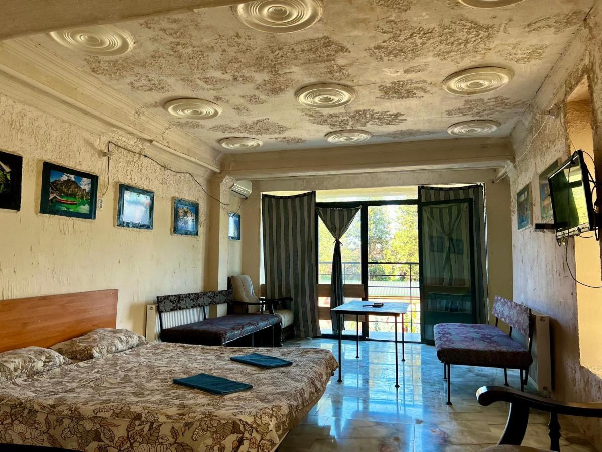 Smile Guesthouse Тбилиси Экстерьер фото