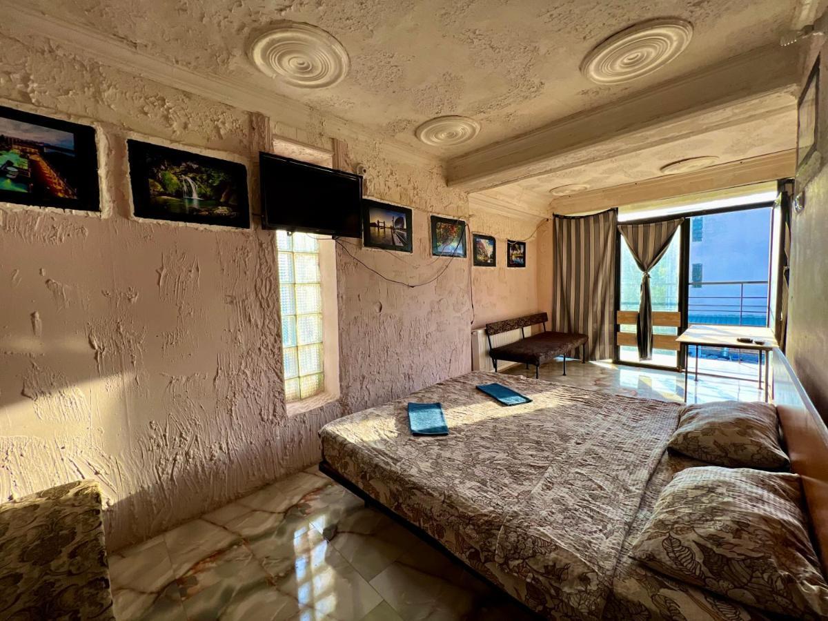Smile Guesthouse Тбилиси Экстерьер фото