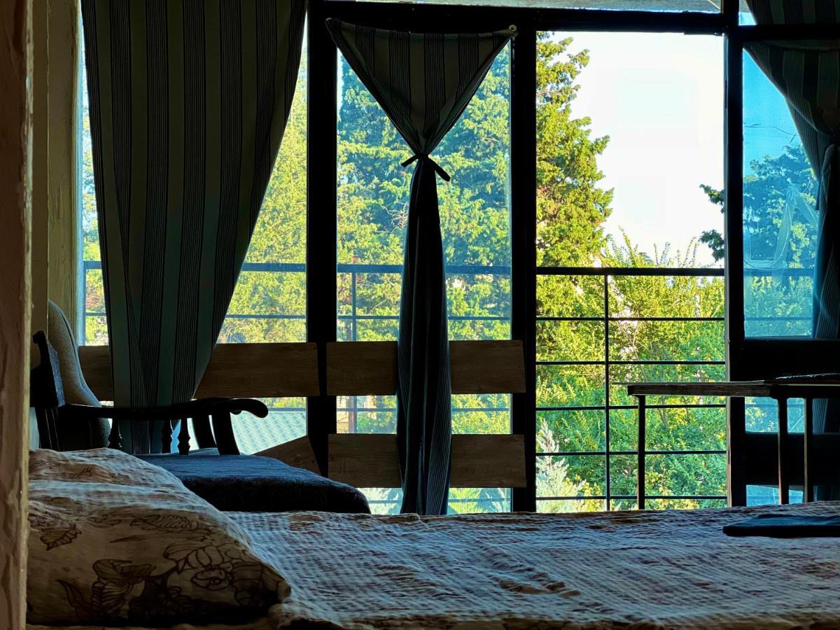 Smile Guesthouse Тбилиси Экстерьер фото