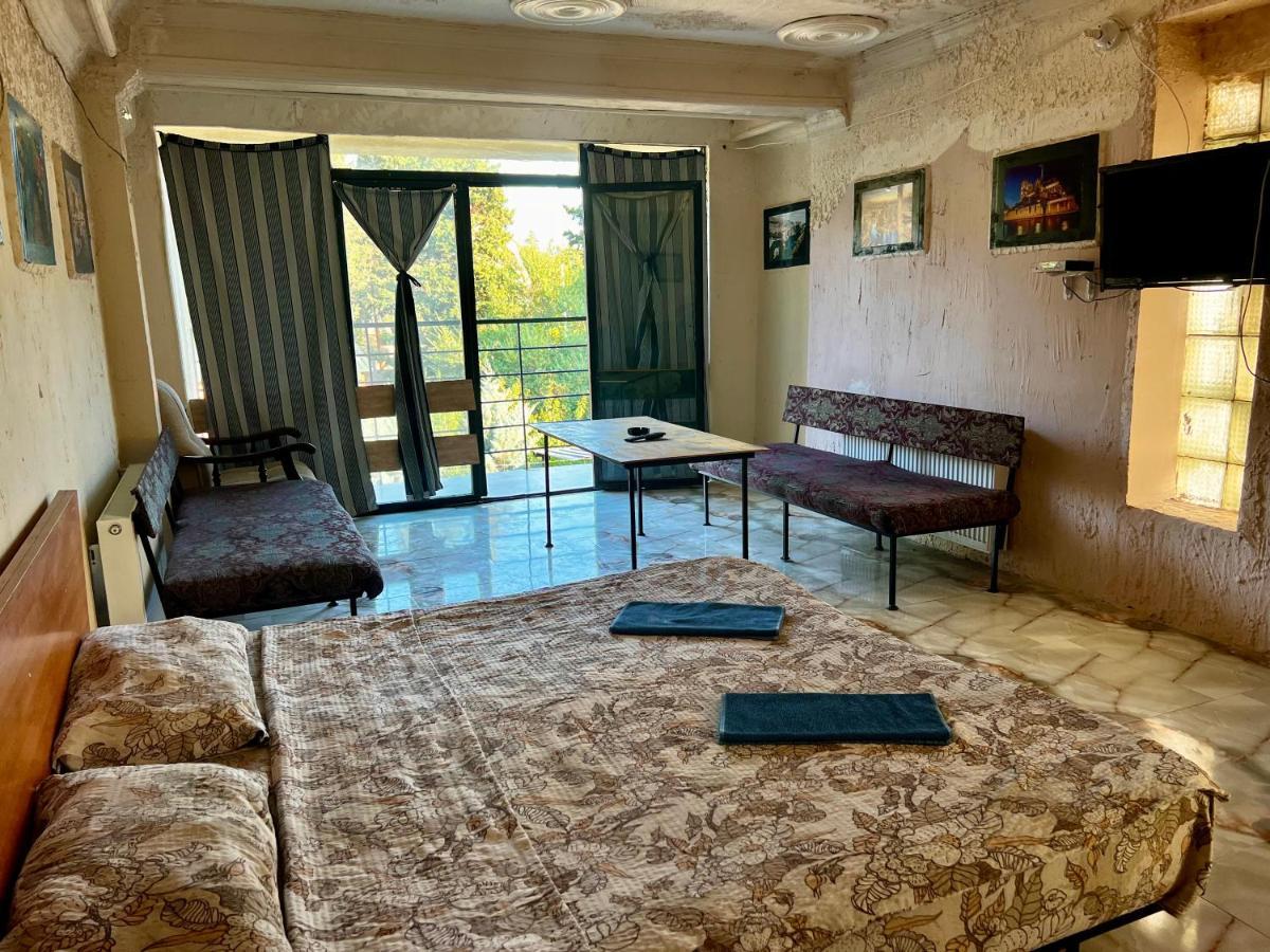 Smile Guesthouse Тбилиси Экстерьер фото