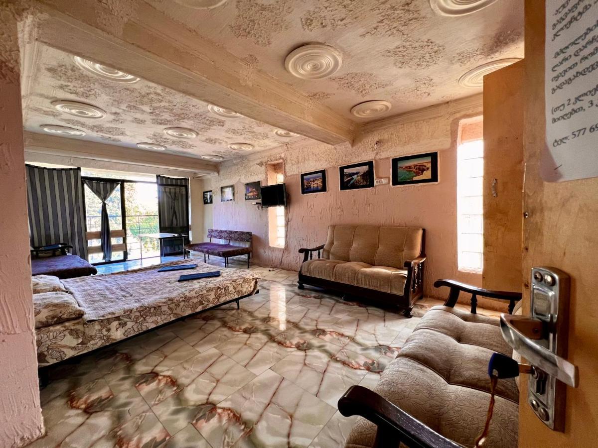 Smile Guesthouse Тбилиси Экстерьер фото